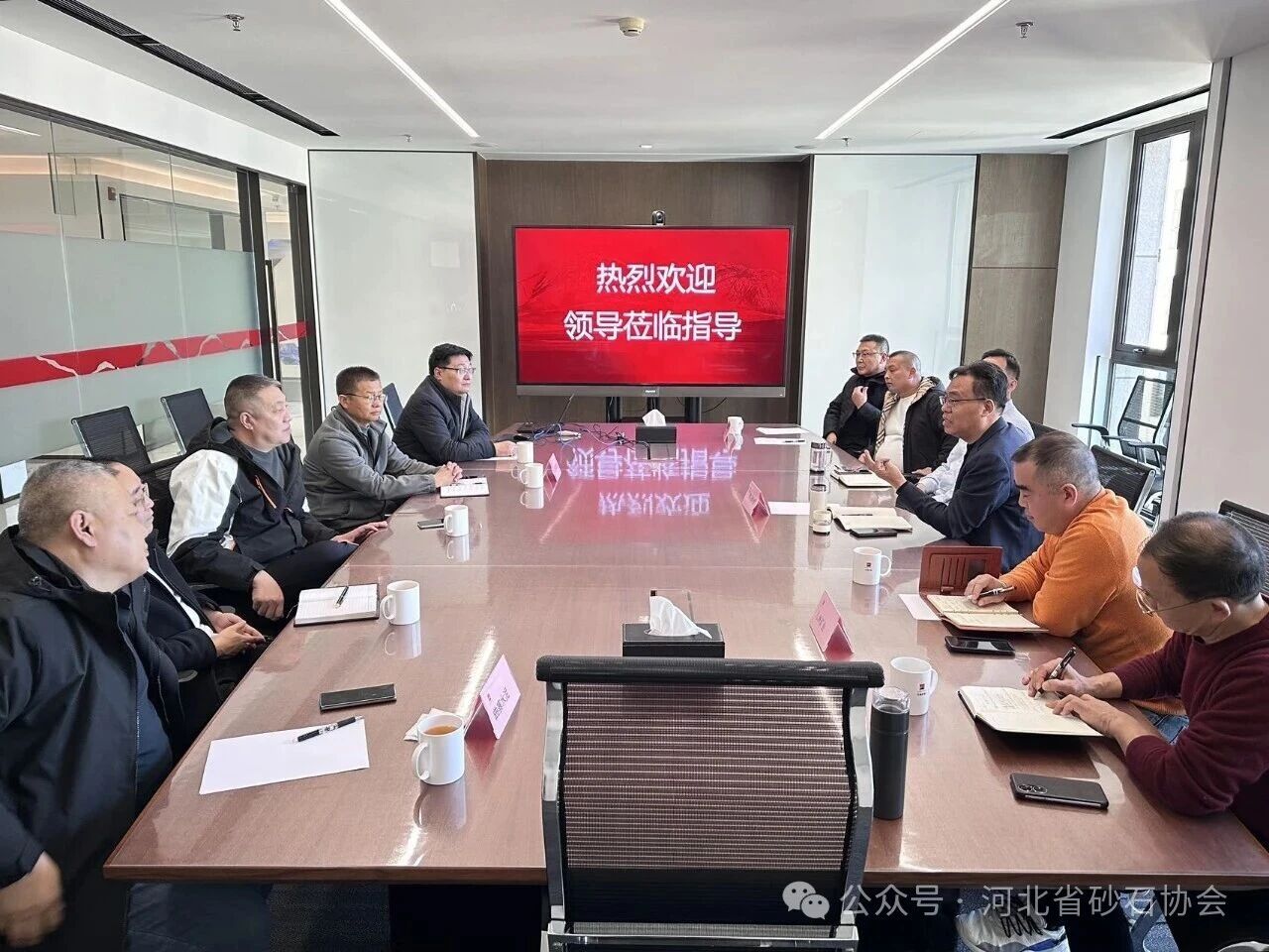 贾双朝主持召开重点砂石企业座谈会