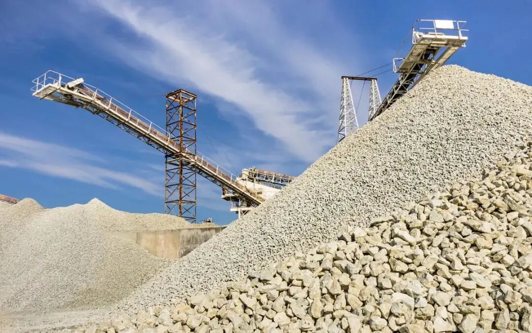 水泥矿“兼职”卖砂石：自救，还是搅局？