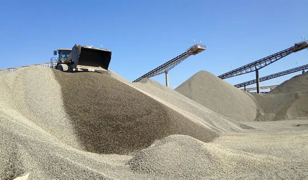 水泥矿“兼职”卖砂石：自救，还是搅局？